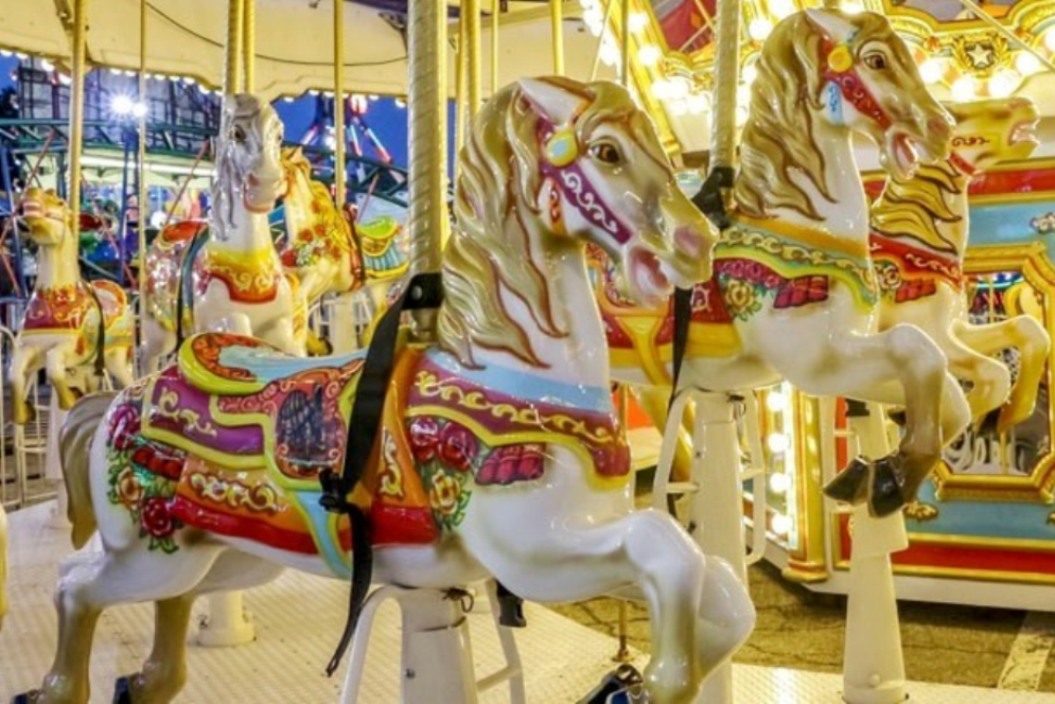 dreamland-carousel-1055x704